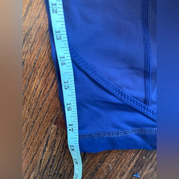 Lululemon Fast As Light Crop in Emperor Blue navy Size 8 Pristine Condition 1381 - Picture 3 of 7